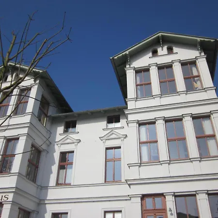 Luxus-fewo Mit 2 Baedern, Kamin, 2 Stellplaetzen * Heringsdorf