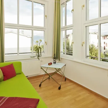 Luxus-fewo Mit 2 Baedern, Kamin, 2 Stellplaetzen * Heringsdorf